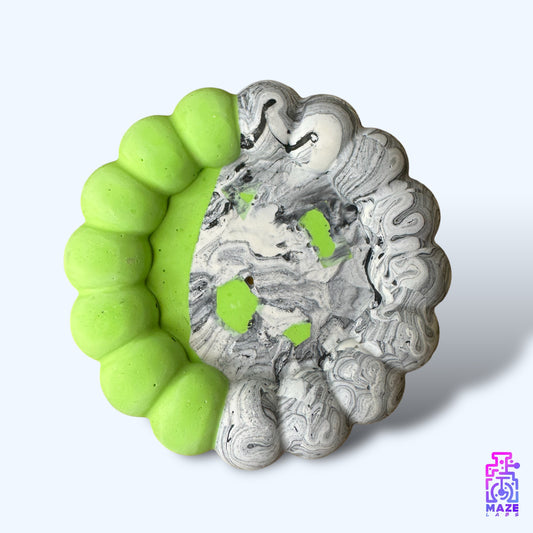 BLOQ small tray made from eco-friendly jesmonite, featuring organic curves and a sculptural form.