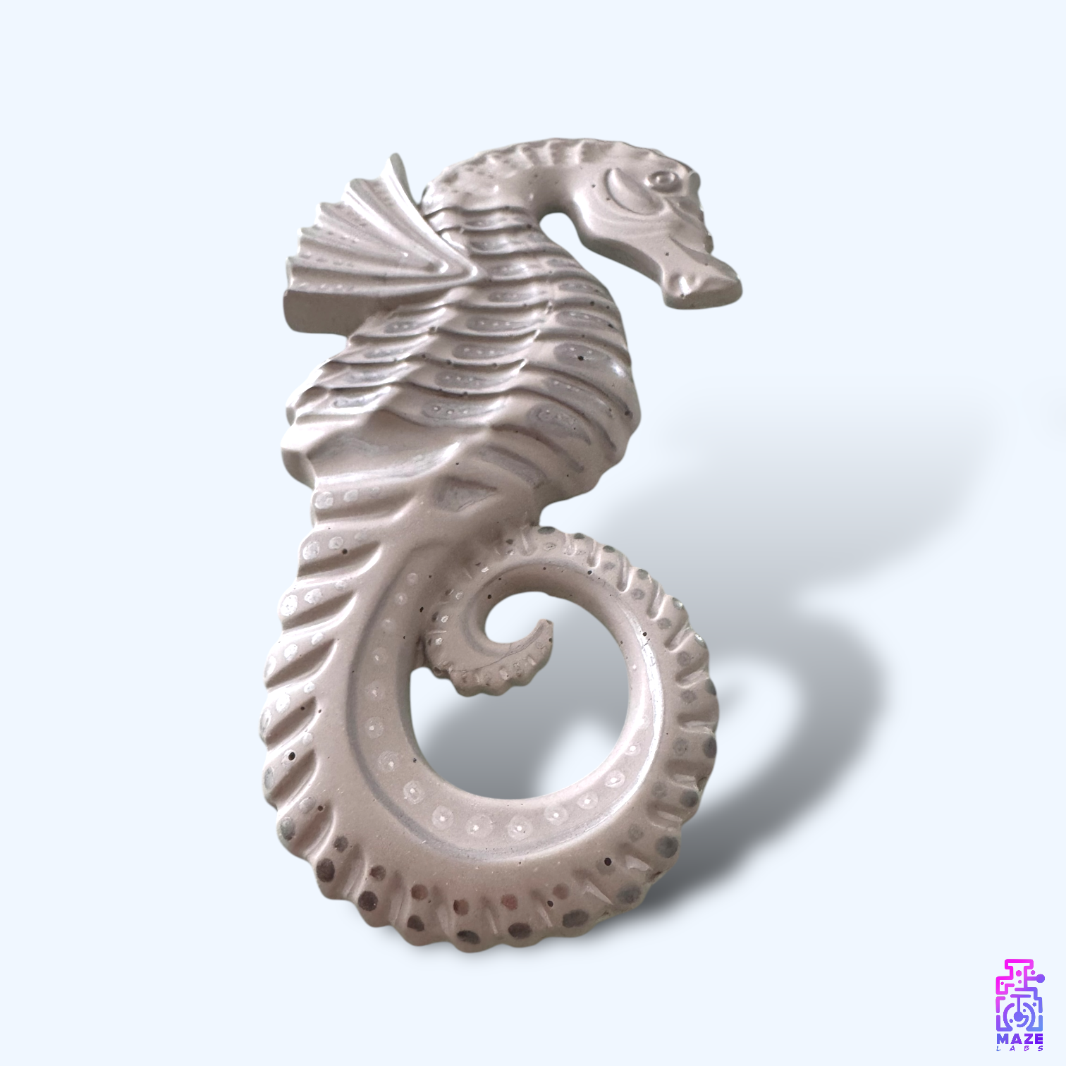 Side view of the NERE seahorse wall decor, highlighting its sculptural depth and artistic form.