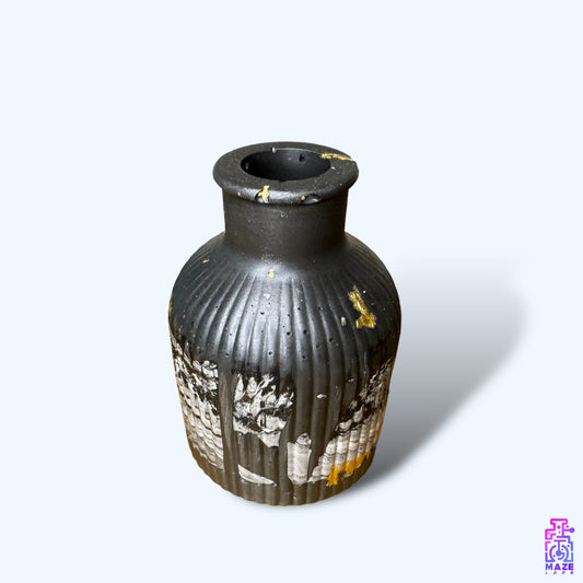 VESO medium-sized vase made from eco-friendly jesmonite, featuring a black base with gold hand-painted details.